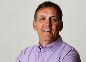Tony Cascarino is a keynote speaker at the BVRLA Leasing Broker Conference 2026, here he is smiling and wearing a lilac shirt