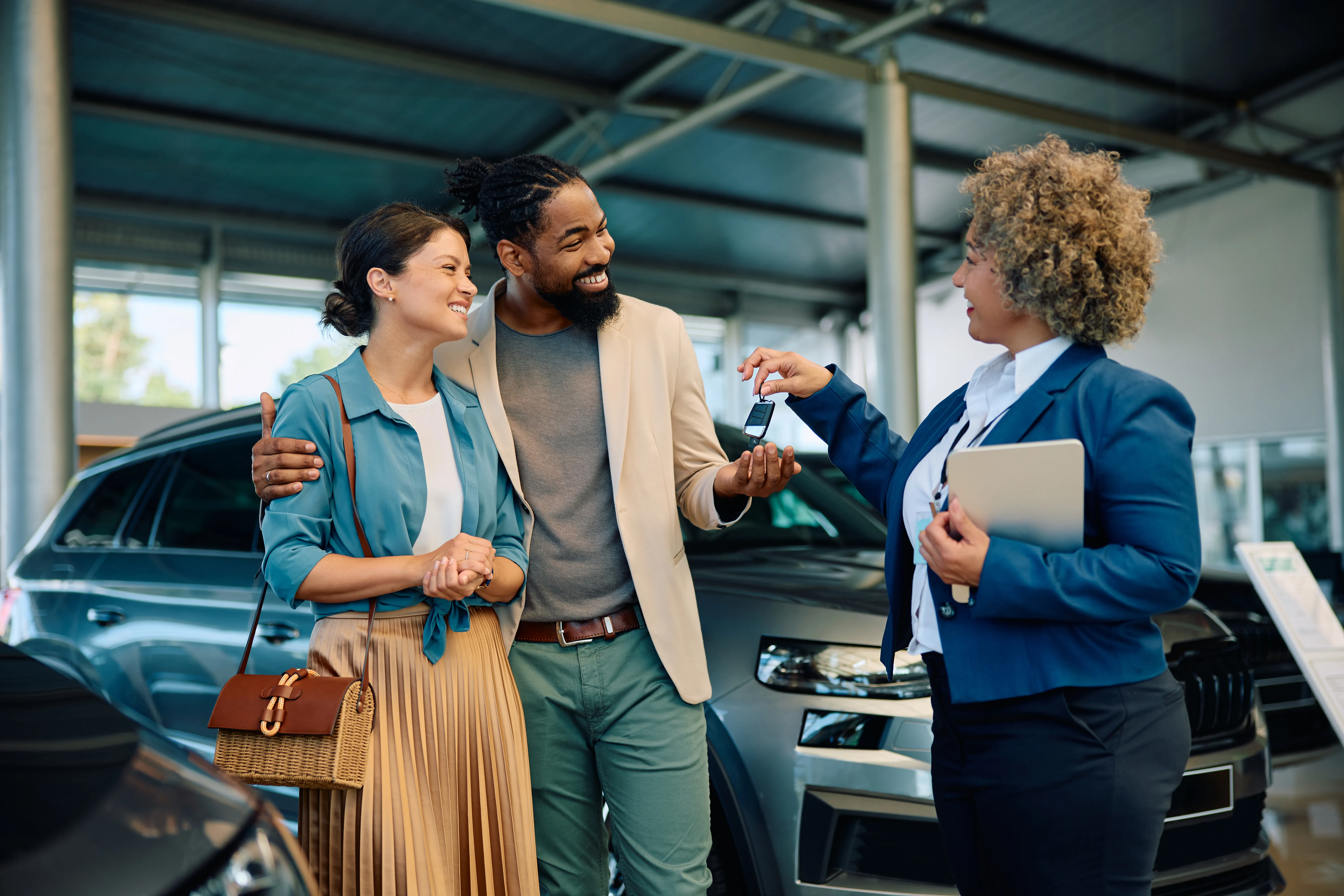 Stock image_couple receiving key for vehicle Stock image_couple receiving key for vehicle