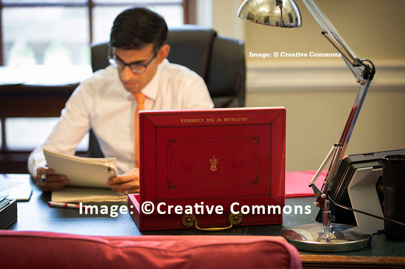 800x533px_People_Government_Rishi Sunek_sitting at desk_red box(Static).jpg