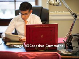 800x533px_People_Government_Rishi Sunek_sitting at desk_red box(Static).jpg